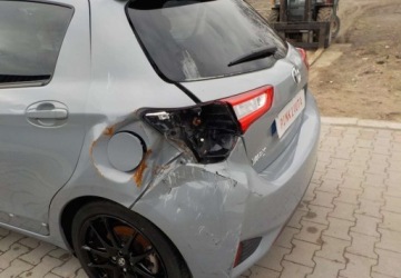 Toyota Yaris III Hatchback 5d Facelifting 2017 1.5 Hybrid 100KM 2019 Toyota Yaris GR-Sport Okazja 1.5 Hybryda 100KM, zdjęcie 9