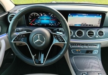 Mercedes Klasa E W213 Limuzyna Facelifting 2.0 E220d 194KM 2021 Mercedes-Benz Klasa E Salon PL AMG Airmatic Burmester LED Kam360 Distronic, zdjęcie 12