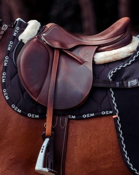 Czaprak skokowy Love GEM czarny GEM EQUITATION