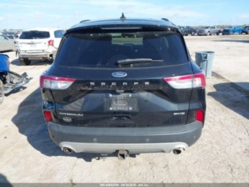 Ford Kuga III 2022 Ford Kuga 2022 r., 2,0L TITANIUM 2.0 Benzyna 250KM, zdjęcie 4