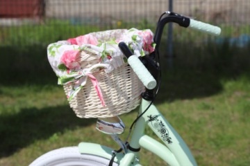 28 ЖЕНСКАЯ КОРЗИНА ДЛЯ ГОРОДСКОГО ВЕЛОСИПЕДА С МЯТНЫМ ПОДАРКОМ БЕЛЫЕ ШИНЫ