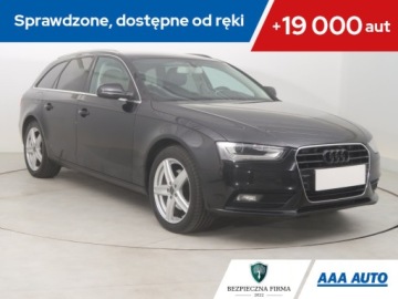 Audi A4 B8 Avant Facelifting 2.0 TDI 143KM 2012 Audi A4 2.0 TDI, Automat, Skóra, Navi, Xenon