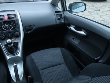 Toyota Auris I Hatchback 5d Facelifting 1.6 Valvematic 132KM 2011 Toyota Auris 1.6 Valvematic, GAZ, Klima, zdjęcie 7