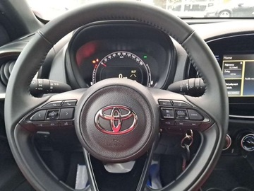 Toyota Aygo X 1.1 VVT-i 72KM 2022 Toyota Aygo X 1.0 VVTi Style Benzyna 72KM, zdjęcie 15