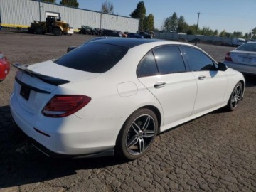 Mercedes Klasa E W213 2019 Mercedes-Benz Klasa E 2019 MERCEDES-BENZ E 300 4MATIC 2.0 Benzyna 255KM, zdjęcie 3