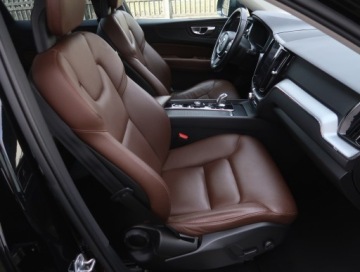 Volvo XC60 II Crossover T8 Twin Engine 407KM 2018 Volvo XC60 T8 Twin Engine, Salon Polska, zdjęcie 8