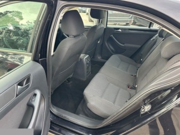 Volkswagen Jetta VI Sedan 1.2 TSI 105KM 2011 Volkswagen Jetta 1.2 TSI BlueMotion Technology Trendline 105KM 2011r, zdjęcie 19