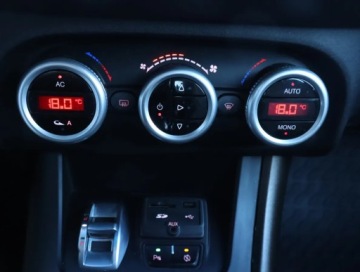 Alfa Romeo Giulietta Nuova II Hatchback 5d Facelifting 2.0 JTD 16v 170KM 2014 Alfa Romeo Giulietta 2.0 JTDM, 167 KM, Automat, zdjęcie 15