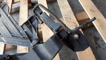 A4 B8 S4 КРЕПЛЕНИЕ СДВИГАЮЩЕЙ ЛАМПЫ ПЕРЕДНЯЯ ЛЕВАЯ 8K0805607A