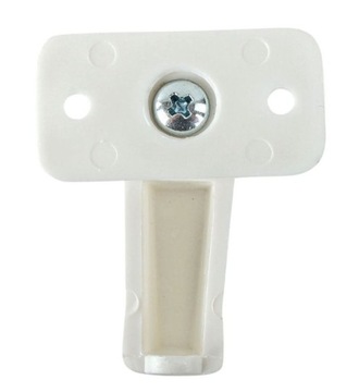 Заблокируйте засов входной двери душа в кемпере.