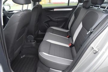 Skoda Rapid II Liftback Facelifting 1.0 TSI 110KM 2017 Skoda RAPID SalonPL 1.0 TSI 110KM AmbitionAudio Klimatyzacja Alu 15 Dealer, zdjęcie 28