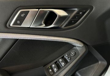 BMW Seria 1 F40 2021 BMW Seria 1 M SPORT Salon Polska ASO R-CARS Warszawa 1.5 Benzyna 136KM, zdjęcie 20