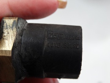 ДАТЧИК ОХЛАЖДАЮЩЕЙ ЖИДКОСТИ VOLKSWAGEN GOLF IV