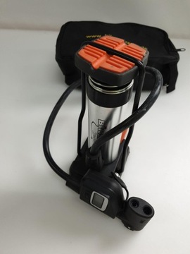 ОДНОПОРШНЕВОЙ НАСОС С ЦИФРОВЫМ МАНОМЕТРОМ