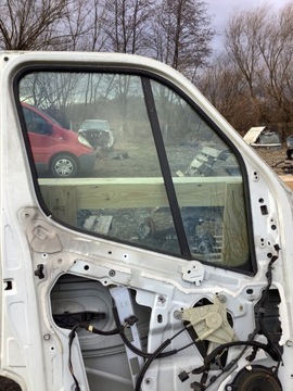 MASTER III SKLO (OKNO) LEVÝ PŘEDNÍ