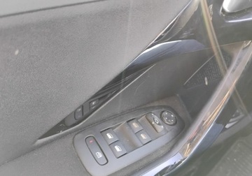 Peugeot 208 I 2015 Peugeot 208 2015r, 1.6 HDI. Uszkodzony przod. Pali. 1.6 Diesel 90KM, zdjęcie 9