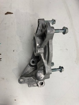 TOYOTA YARIS III PAW КРЕПЛЕНИЕ, ОСНОВАНИЕ ВОДЯНОГО НАСОСА