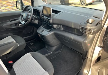 Citroen Berlingo III e-Osobowy M 50 kWh 136KM 2023 Citroen Berlingo Elektryk LED Kamera Sensor Asystent Pasa 7 osobowe 136KM, zdjęcie 9