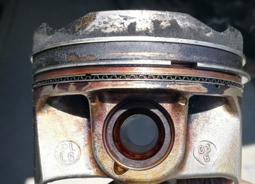 TŁOK KOMPLET 1 SZT. BMW B38A12A 7633706 8618505
