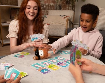 КАРТОЧНАЯ ИГРА SQUISHMALLOWS 4 В НАБОРЕ + ПЛЮШЕВЫЙ ТАЛИСМАН ДЛЯ ДЕТЕЙ ШПАГИ