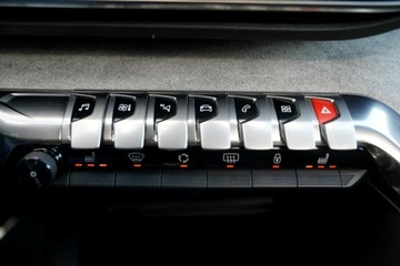 Peugeot 5008 II Crossover Facelifting 1.6 PureTech 180KM 2022 Peugeot 5008 GT kamera Skora adc NawI, zdjęcie 31