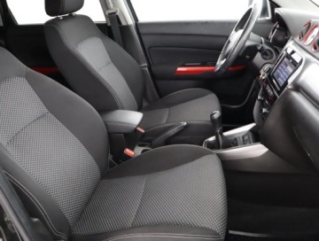Suzuki Vitara III SUV Facelifting 1.0 BoosterJet 111KM 2019 Suzuki Vitara 1.0 BoosterJet, Salon Polska, zdjęcie 8