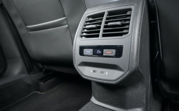 Seat Leon IV Hatchback 1.5 eTSI (MHEV) 150KM 2021 Seat Leon 1,5 TSI 150 KM FR Full Led AMBIENTE Nawigacja Virtual tacho 1.5, zdjęcie 24