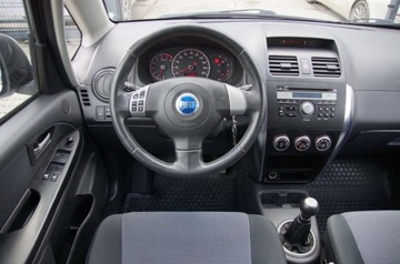 Fiat Sedici 1.6 i 16V 107KM 2006 Fiat Sedici 1.6 Benzyna 107 KM, 4x4, Klimatronic, Hak, Relingi, Alu 1.6, zdjęcie 10