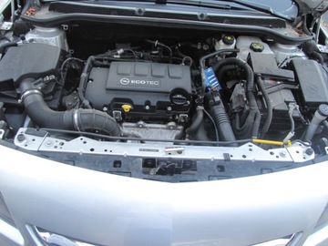 Opel Astra J Sports Tourer Facelifting 1.4 Turbo ECOTEC 140KM 2013 Opel Astra 2013 rok przebieg 85400km, zdjęcie 13