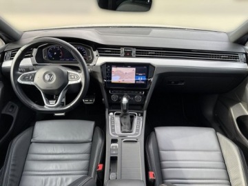 Volkswagen Passat B8 Variant 2.0 TDI BlueMotion SCR 190KM 2019 Volkswagen Passat TDI 190KM Highline R-Line Panorama Kam. 360 Keyless, zdjęcie 12