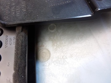 VOLVO XC60 II OSŁONA SŁUPKA ŚRODKOWEGO PRAWA