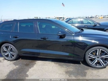 Volvo V60 II  Kombi 2.0 T5 250KM 2020 Volvo V60 2020r, R-Design, 4x4, 2.0L 2.0 Benzyna 250KM, zdjęcie 3