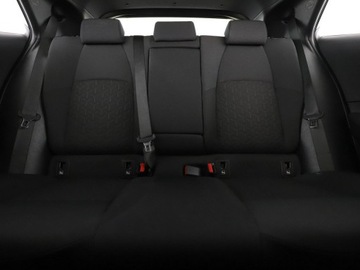 Toyota Corolla XII Hatchback 1.8 Hybrid 122KM 2020 Toyota Corolla hybryda navi PDC-kamera klima-auto, zdjęcie 17