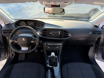 Peugeot 308 II 2014 Peugeot 308 hatchback 1.6 HDI 120 KM Nawigacja Hak, zdjęcie 7