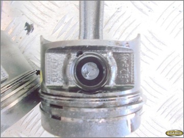 MERCEDES E TŘÍDA W210 2.2D 98R - PÍST + OJNICE