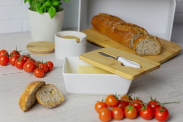 БЕЛАЯ ФАРФОРОВАЯ МАСЛЕНКА + НОЖ ДЛЯ МАСЛА С БАМБУКОВОЙ КРЫШКОЙ