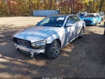 Mercedes Klasa E W213 2021 Mercedes-Benz Klasa E 350 4Matic 2021 2.0 Benzyna 255KM, zdjęcie 1