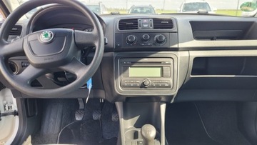 Skoda Fabia II Hatchback 1.2 i HTP 60KM 2010 Skoda Fabia II 2010r. 1.2i/60KM, zdjęcie 5