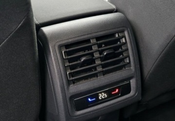 Volkswagen Golf VIII Hatchback 1.5 eTSI EVO mHEV 150KM 2022 Volkswagen Golf Variant Stan bdb - Alcantara - Kamera - Czujniki - Podgrz., zdjęcie 24