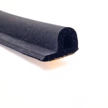Uszczelka samoprzylepna do drzwi i okien 9x5,5mm czarna P uniwersalna 1mb.
