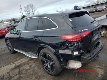 Mercedes GLC C254/X254 2024 Mercedes-Benz GLC 2024 r. ,2,0L 300 4 MATIC 2.0 Benzyna 255KM, zdjęcie 2
