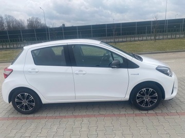 TOYOTA YARIS III DVEŘE PRAVÁ LEVÝ STRANA 1F7 1G2