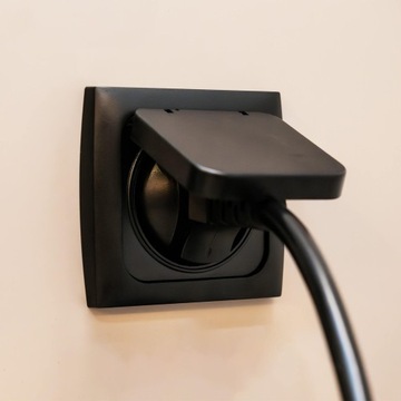 Gniazdo ścienne 230V C-Line z klapką czarne Haba NOWOŚĆ 2025