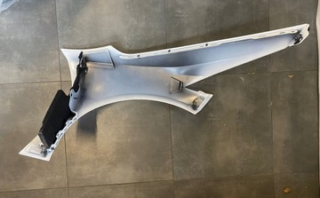 BLATNÍK LEVÝ PŘEDNÍ VÝZTUHA CORVETTE C8