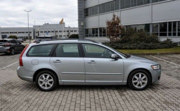 Volvo V50 2.0 TD 136KM 2008 Volvo V50 2,0D Automat Skory Bezwypadkowy 2.0 Diesel 136KM, zdjęcie 4