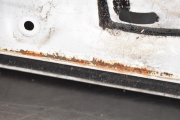DVEŘE PRAVÉ PŘEDNÍ MITSUBISHI L200 4 IV
