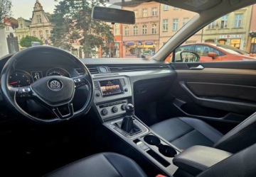 Volkswagen Passat B8 Variant 2.0 TDI 150KM 2015 Volkswagen Passat Volkswagen Passat 2.0 TDI BMT Trendline 2.0 Diesel 150KM, zdjęcie 14