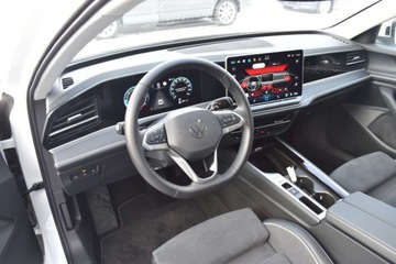 Volkswagen Passat B8 Variant Facelifting 2.0 TDI SCR 150KM 2025 Volkswagen Passat 2.0TDI DSG Elegance HAK IQ.Drive 17 Masaz Biala Perla VA, zdjęcie 1