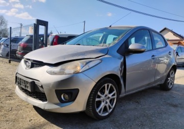 Mazda 2 II 2010 Mazda 2 122010r, 1.6 Benzyna. Lekko uszkodzony przod. Jezdzi. 1.6 90KM, zdjęcie 1