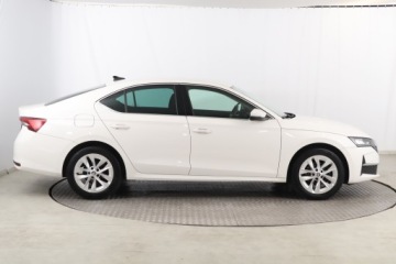 Skoda Octavia IV Liftback 1.5 TSI EVO 150KM 2024 Skoda Octavia 1.5 TSI e-tec, Salon Polska, zdjęcie 5